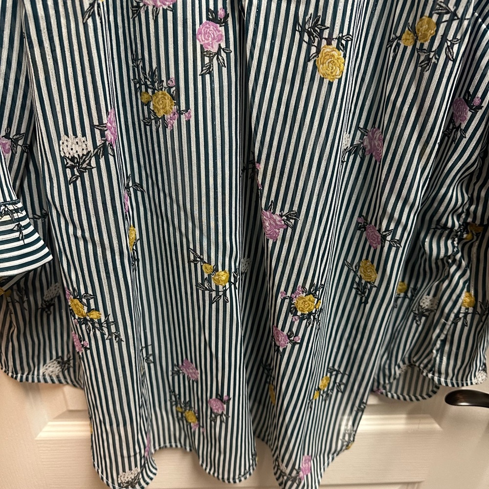 Torrid women's  Striped Floral Blouse size 2X/ NWOT B116 - Picture 2 of 5